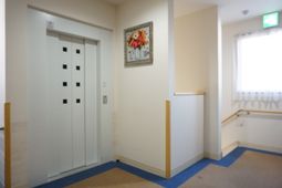 エレベーター前の廊下
