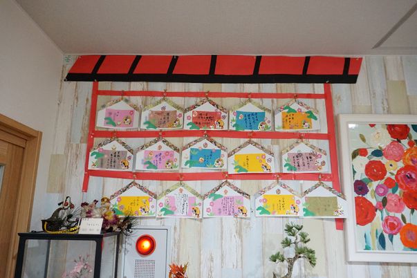壁に飾られた手作り看板