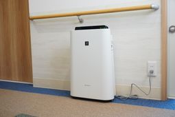 空気清浄機が設置された廊下