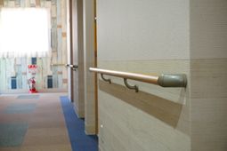 手すり付きの廊下