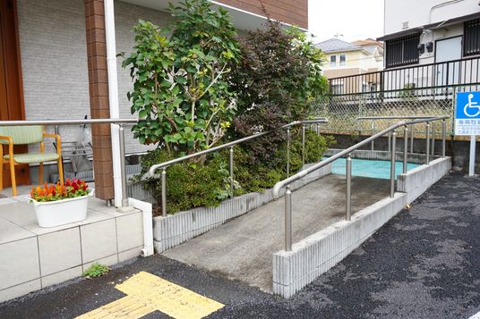 エントランスのスロープ設備