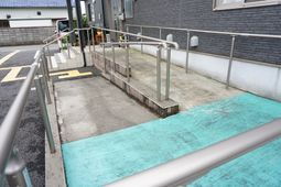 バリアフリーのエントランス