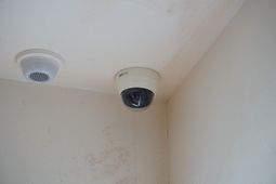 監視カメラ設置の角部屋