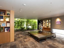 ゆったり空間のラウンジ