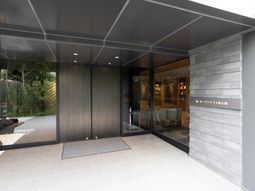 モダンなエントランス