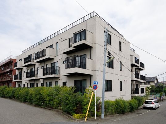 現代的な建物の外観