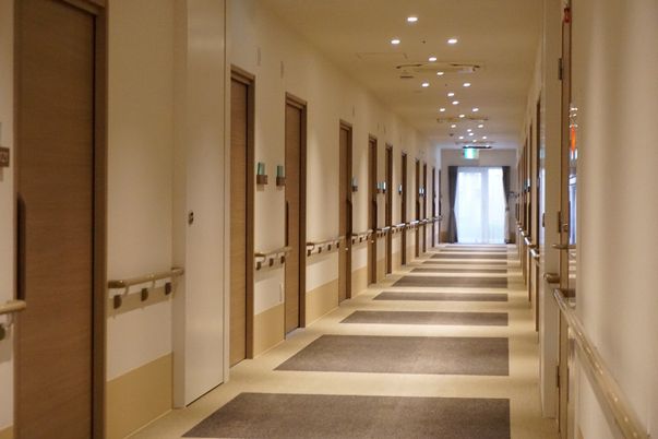 清潔な廊下の光景