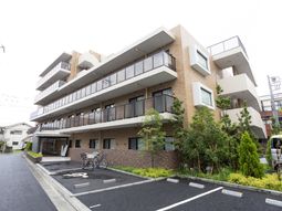 モダンな建物の外観
