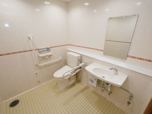 バリアフリーのトイレ設備