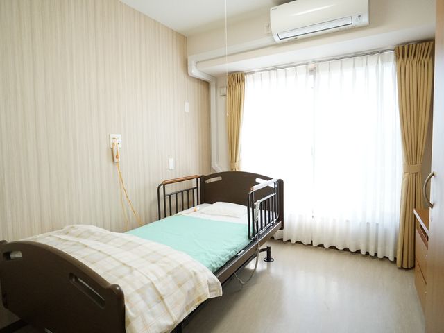 居室の清潔な空間 居室 明るく清潔感のある居室です。快適な空間で日々の暮らしをサポートいたします。