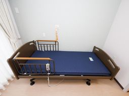 清潔感のある居室ベッド