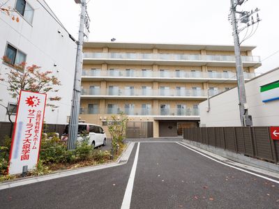 多階建て施設の外観