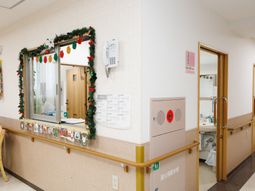 廊下のクリスマスデコレーション