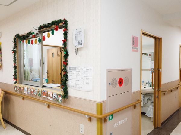 廊下のクリスマスデコレーション
