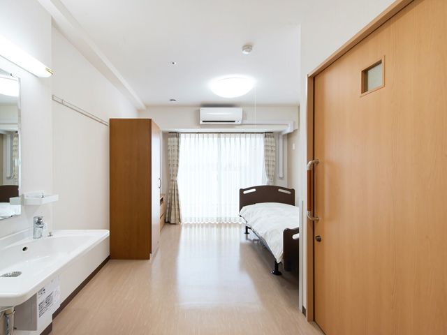 居心地の良い居室空間 居室 ゆとりある清潔で明るい居室です。プライバシーを保ちつつ、快適な生活を送れる設計になっています。