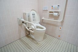 バリアフリーの浴室設備