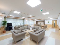 ゆったりした快適なラウンジ