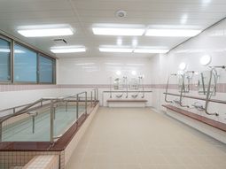 清潔な浴室の様子