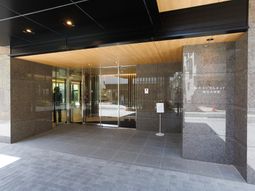 清潔感あるエントランス
