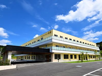 広々とした施設の外観