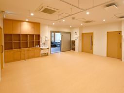 広々とした明るい多目的室
