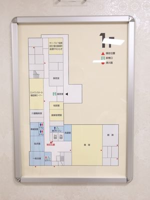 案内図掲示の壁面