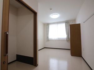 明るく清潔な居室