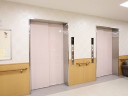 清潔なエレベーターホール