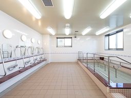 明るい清潔な浴室