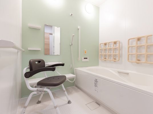 バリアフリーの浴室設備