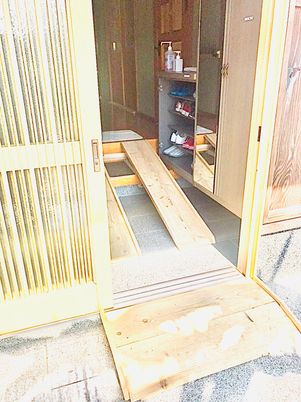 段差解消のスロープ設備