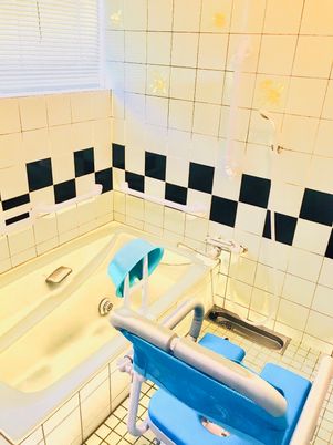 バリアフリー設計の浴室