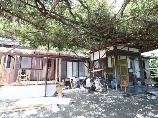 和風の建物工事現場