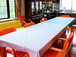 明るい食堂の一角