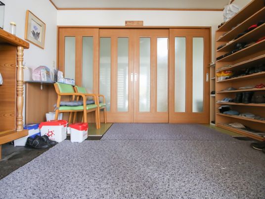 和室の入口と靴箱