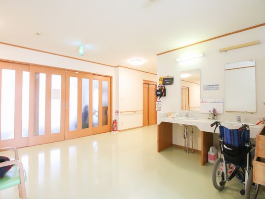 廊下と洗面台の一角