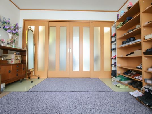 明るい居室の一角