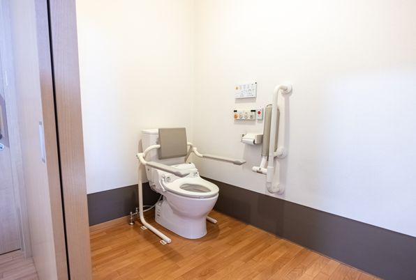 ゆとりある設計のトイレ