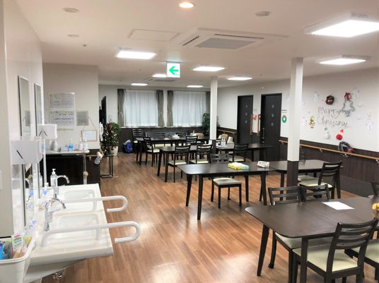 広々としたダイニングルーム
