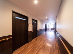 清潔感ある明るい廊下