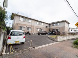 落ち着いた外観の建物