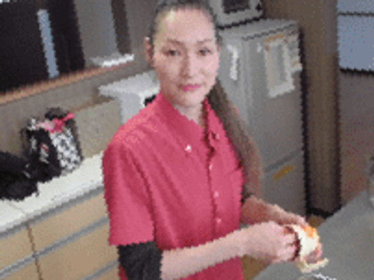 料理をする人の様子・キッチン  