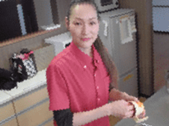 料理をする人の様子・キッチン  