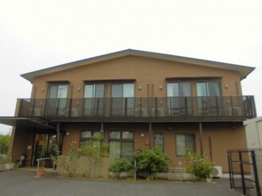 落ち着いた色合いの建物