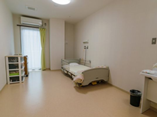 シンプルで清潔な居室