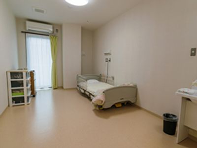 シンプルで清潔な居室