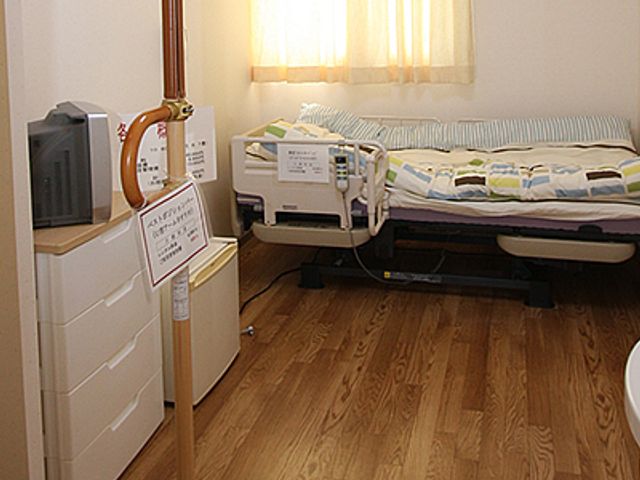 プライベート空間の居室 居室   居心地良い個室で、自然光が差し込みます。リラックスした時間を過ごせるスペースです。