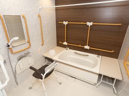 バリアフリーの洗面台・浴槽