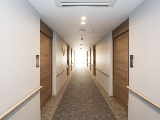 廊下の明るく広い通路