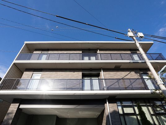 モダンな建物の外観